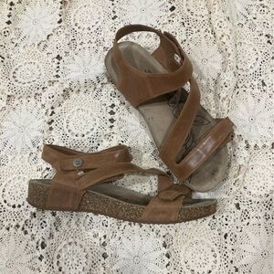 Beautiful Josef Seibel sandals size 39